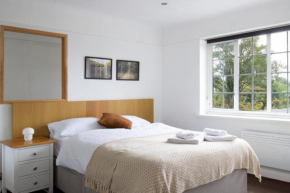 One-Bedroom flat in Cheam Village
